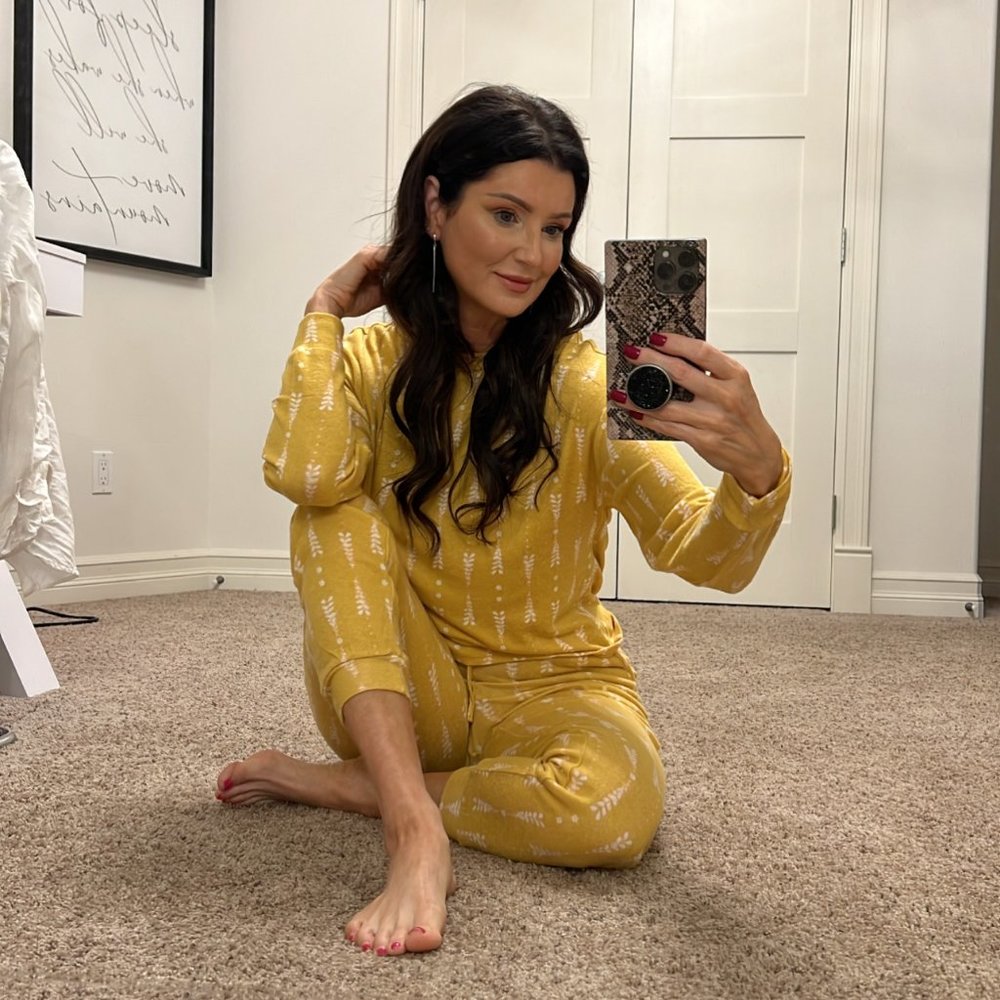 Cozy Rinna Lounge Set - Picture 2 of 3